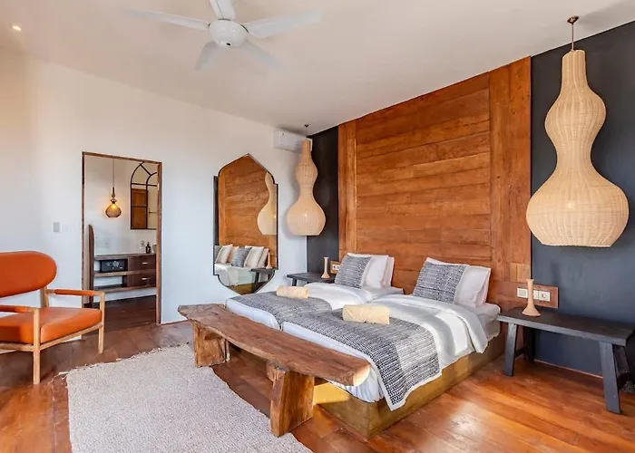 Ferienhaus Lovely 4br Rooftop Sunset - Seminyak *