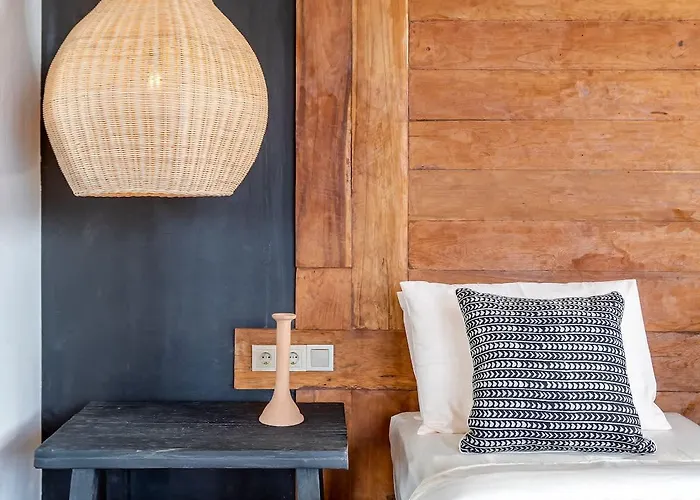 Ferienhaus Lovely 4br Rooftop Sunset - Seminyak