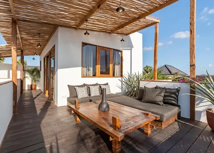 Ferienhaus Lovely 4br Rooftop Sunset - Seminyak