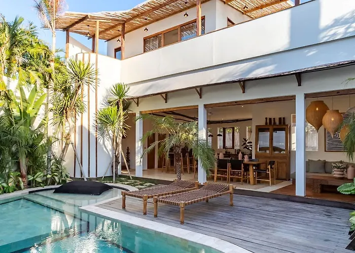 Ferienhaus Lovely 4br Rooftop Sunset - Seminyak
