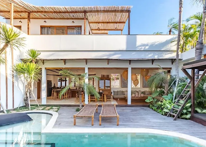Ferienhaus Lovely 4br Rooftop Sunset - Seminyak *