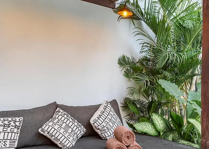Ferienhaus Lovely 4br Rooftop Sunset - Seminyak