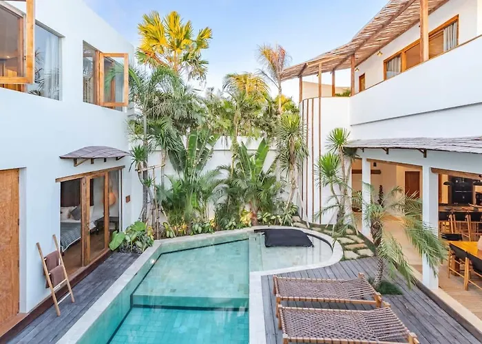 Ferienhaus Lovely 4br Rooftop Sunset - Seminyak