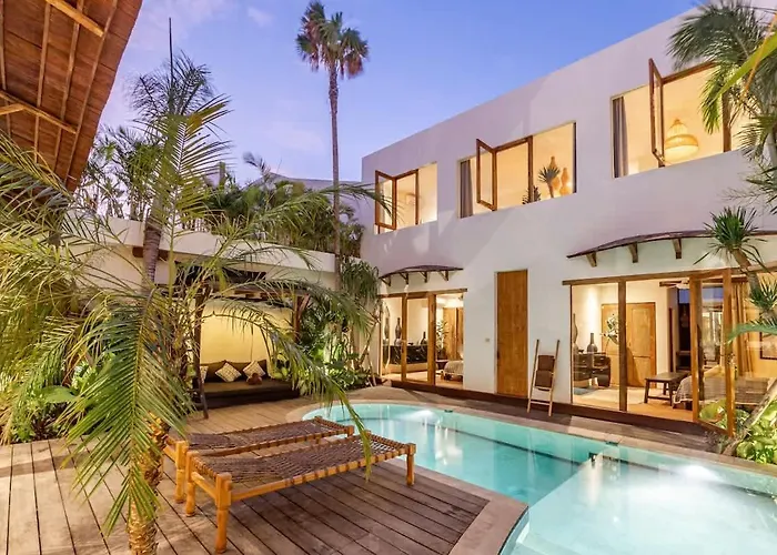 Ferienhaus Lovely 4br Rooftop Sunset - Seminyak *