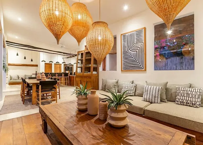 Ferienhaus Lovely 4br Rooftop Sunset - Seminyak