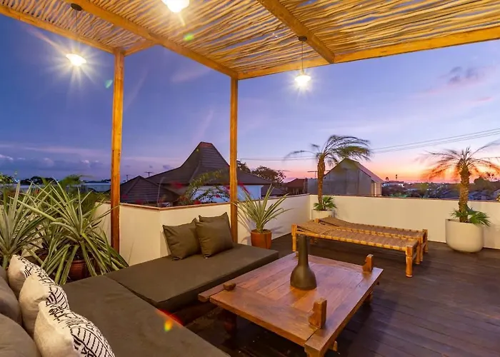 Ferienhaus Lovely 4br Rooftop Sunset - Seminyak